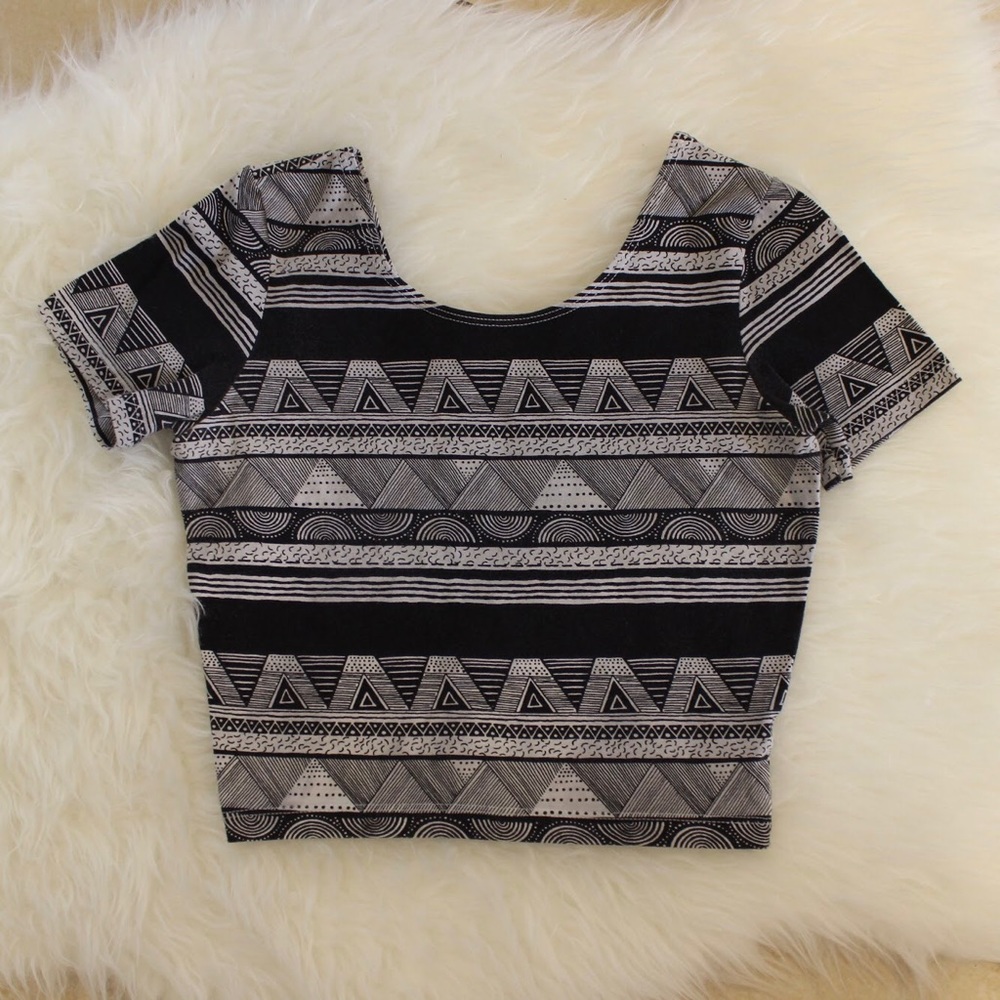 AMERICAN APPAREL AZTEC CROP TOP