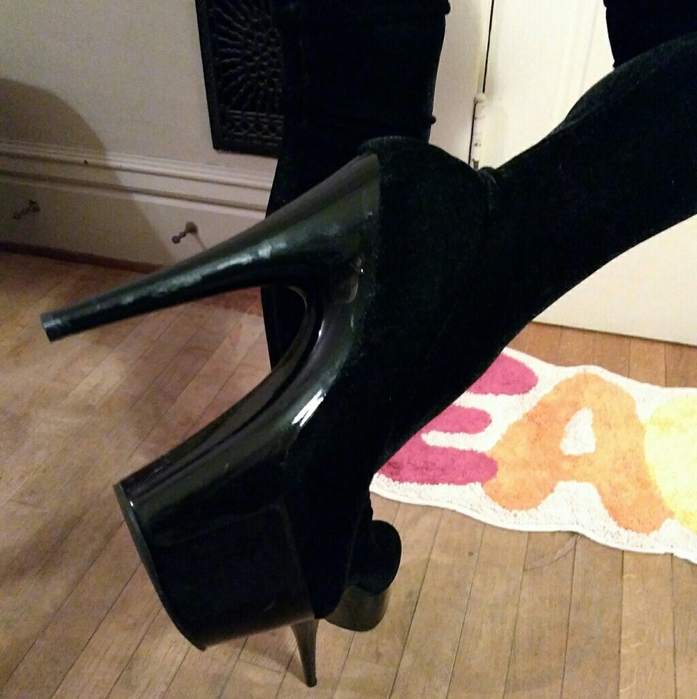 NWOT velvet thigh boots by Pleaser, size8