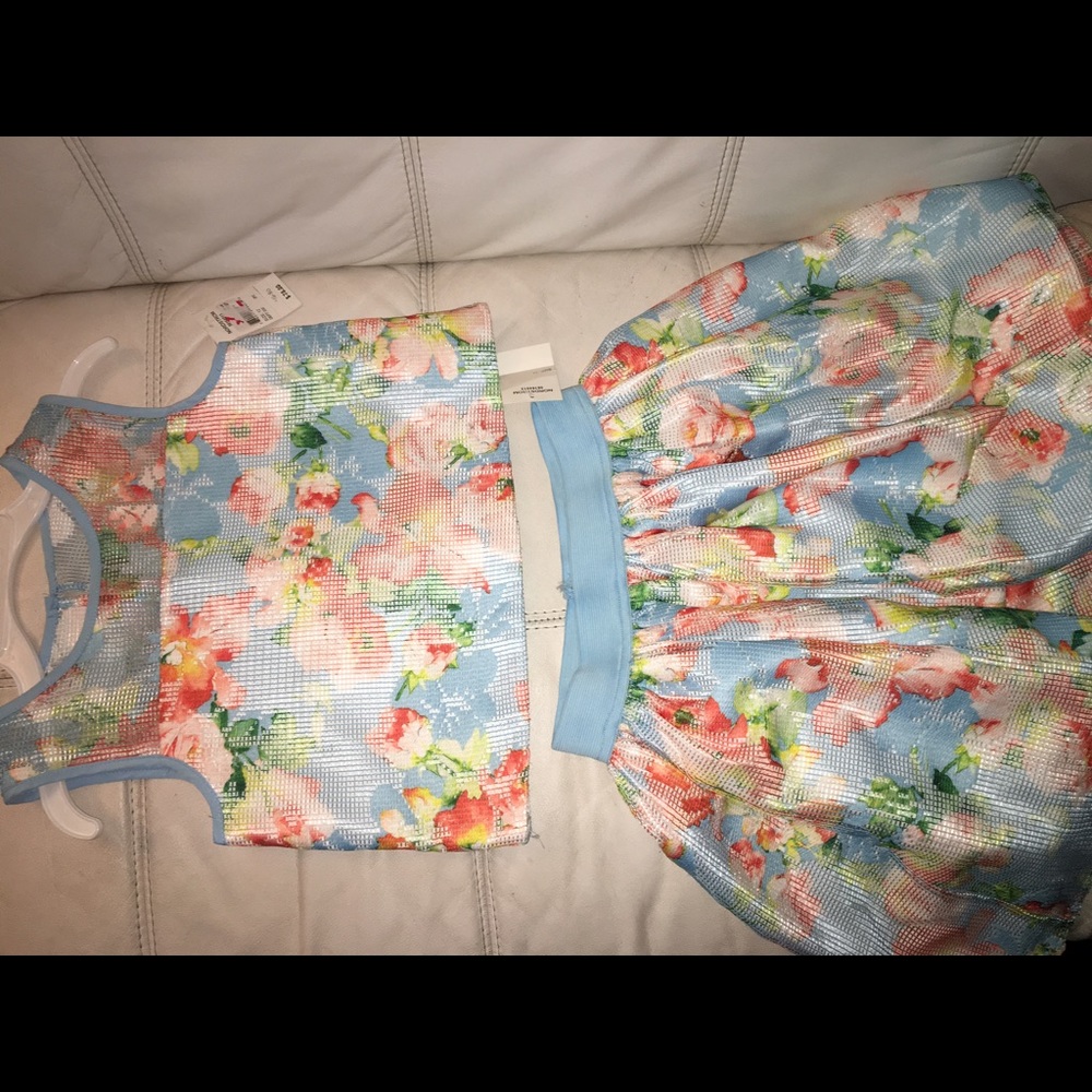 Super cute floral 2 pc crop top & skirt