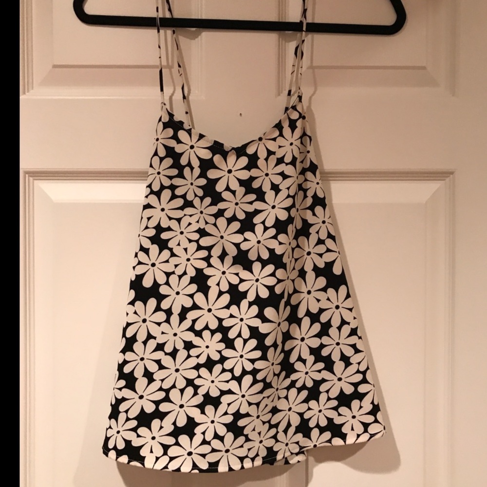 Flouncy black & cream daisy print tank