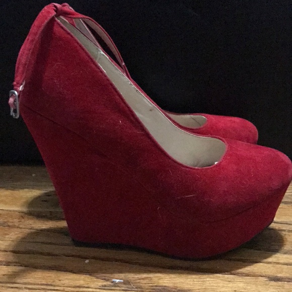 Sexy red wedges - Picture 2 of 4