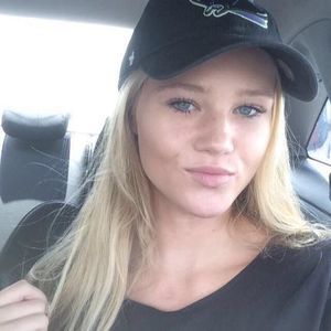 Meet your Posher, Caitlin