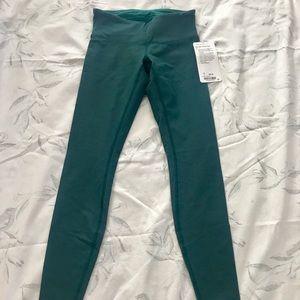 NWT size 4 Wunder Under Lululemon pants leggings