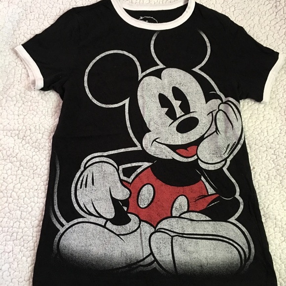 Disney Tops - ✨Vintage Mickey Mouse Disney shirt✨😍