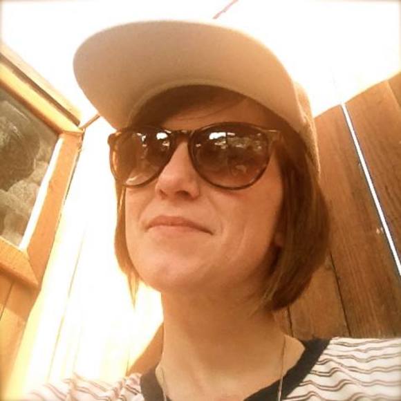 Meet your Posher, Amber - Picture 1 of 1