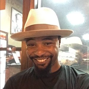 Meet your Posher, Earron