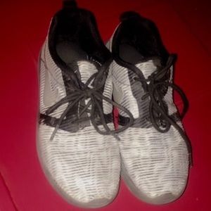 NWOT Boys Size 2.5 Nike Shoes