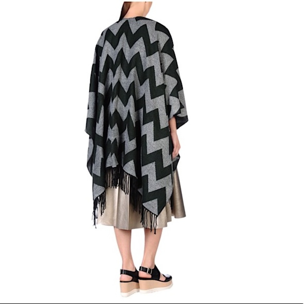Fringe Flannel poncho NWT - Picture 4 of 4