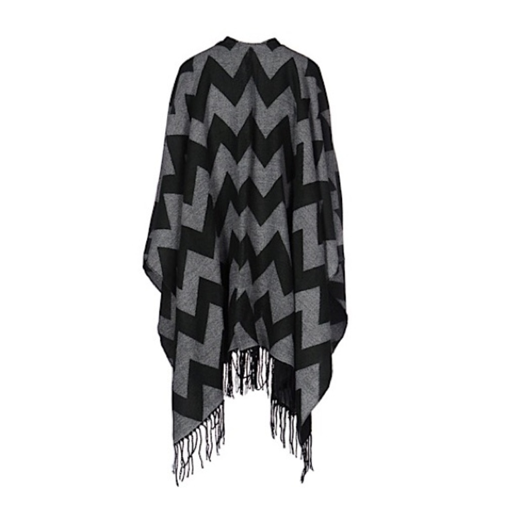 Fringe Flannel poncho NWT - Picture 3 of 4
