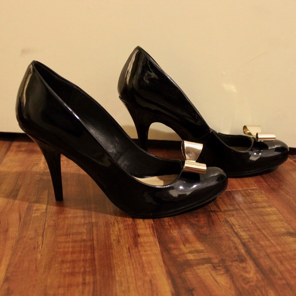 LC LAUREN CONRAD BOW HEELS