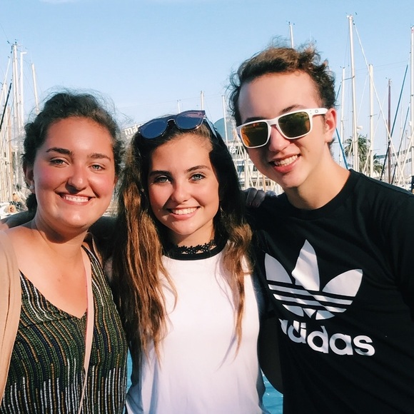 Meet your Posher, Max - Picture 1 of 1