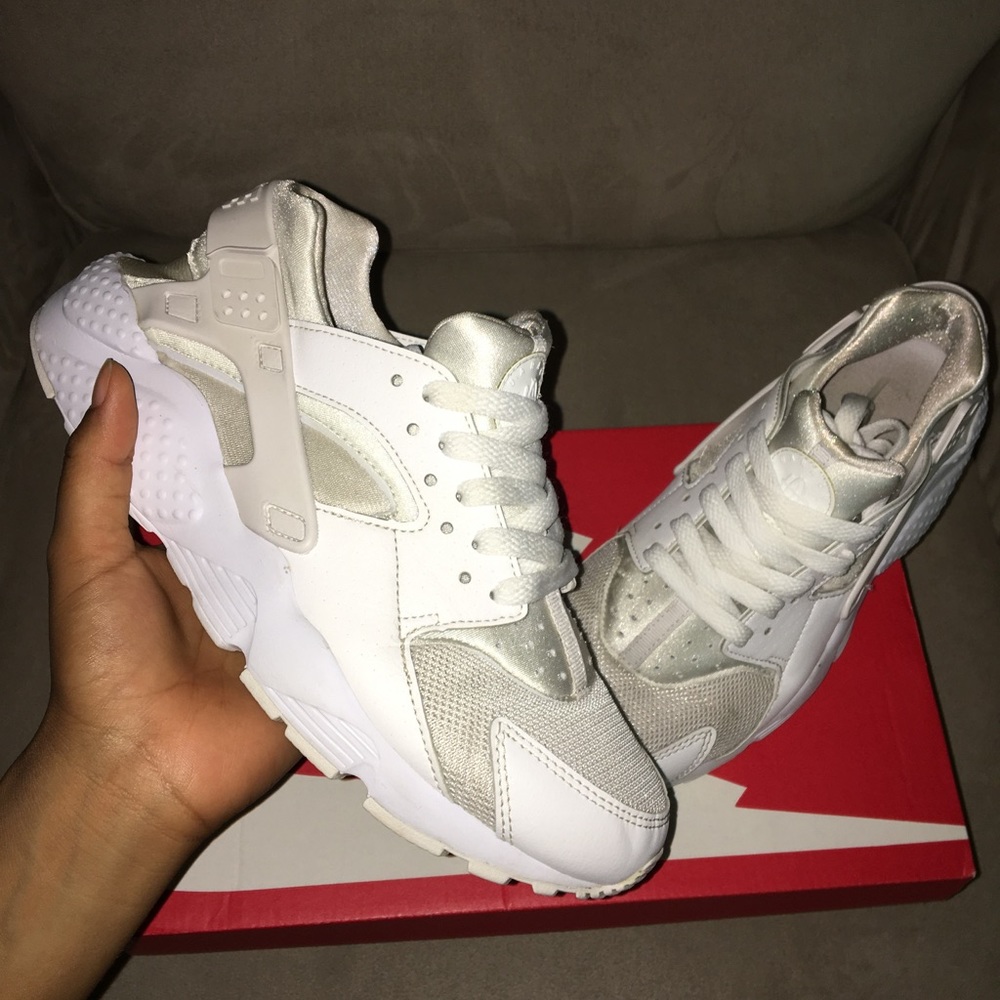 ❌SOLD ON VINTED ❌triple white Nike air huaraches