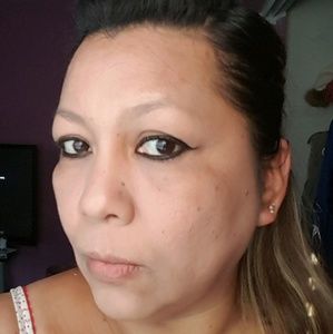 Meet your Posher, Claudia