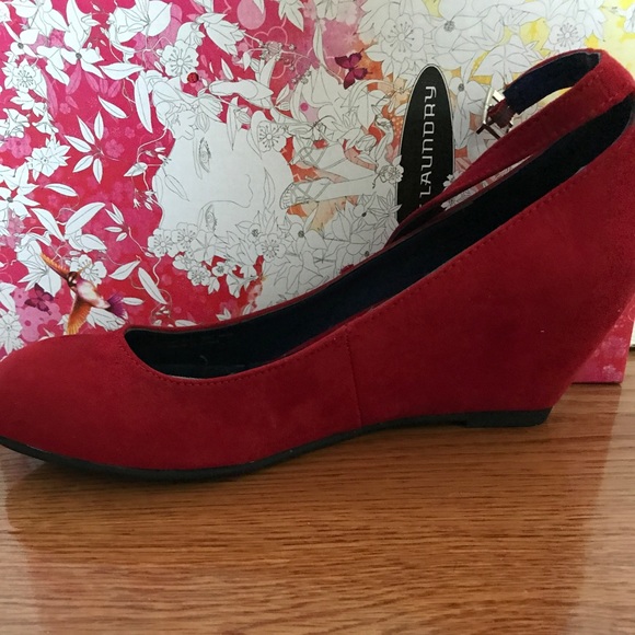 [BUNDLE UP🎉🎉] Chinese laundry suede wedges - Picture 4 of 8