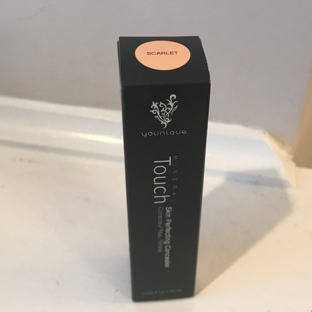 Bundle-Younique concealer +behold spray