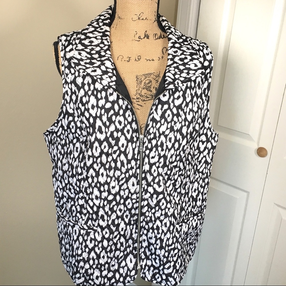 Chico's 2 Black & White Zippered Collared Vest