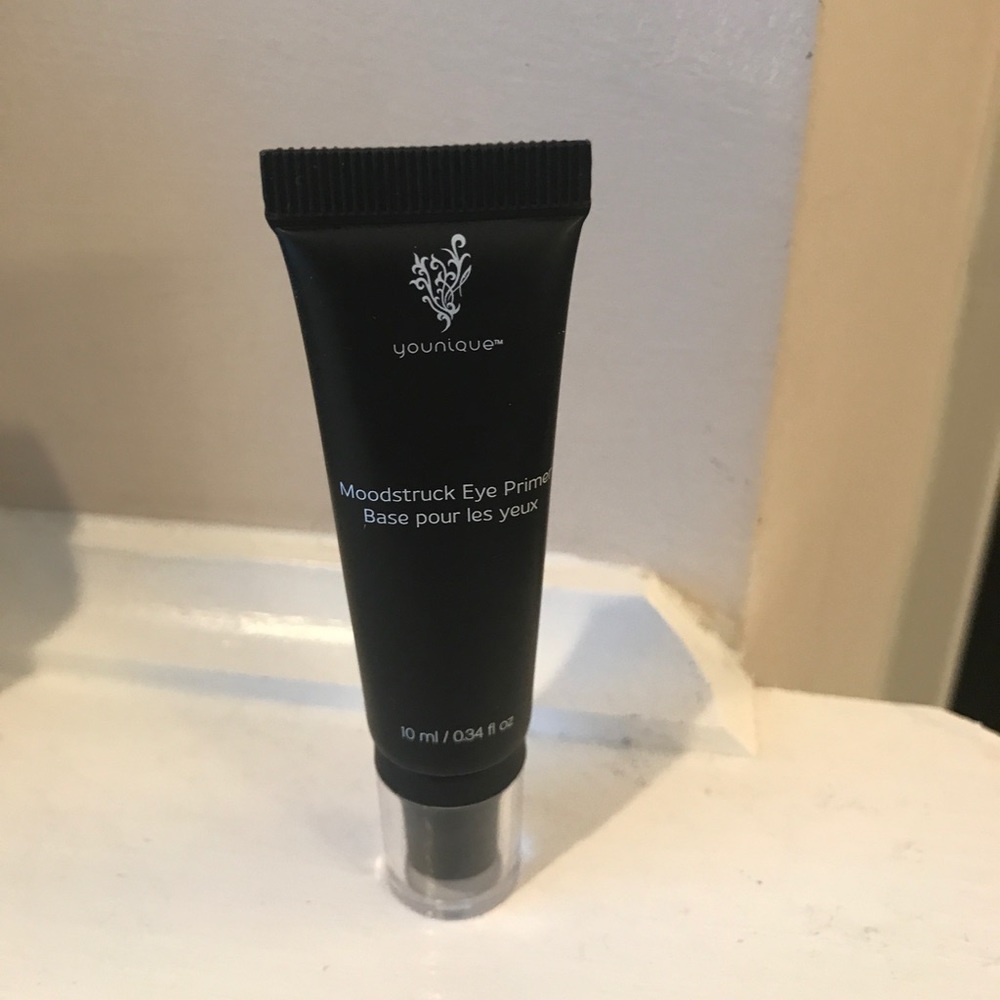 Younique New formulation eye primer
