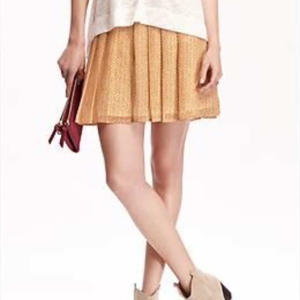 Mustard colored short skirt!