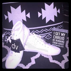DV SIDE ZIP SNEAKER