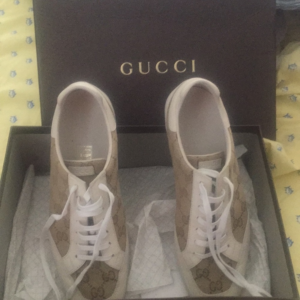 Gucci authentic sneakers in box 💯% REAL