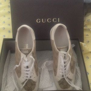 Gucci authentic sneakers in box 💯% REAL