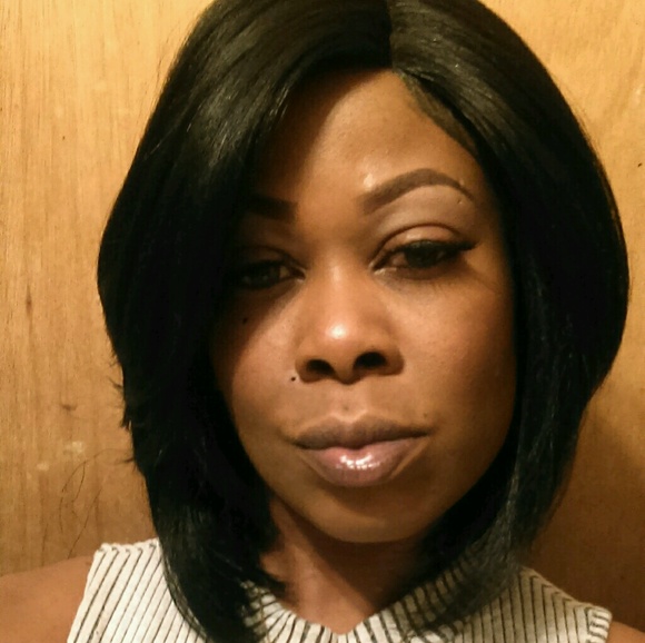 Meet your Posher, Leona - Picture 1 of 1