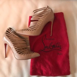 Christian Louboutin Nude pumps