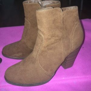 Women's booties Brown suede US Size 7