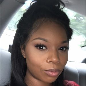 Meet your Posher, Alexis