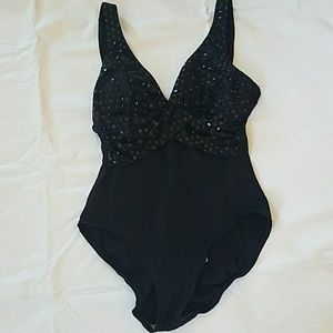 Womens 1 pc swimsuit