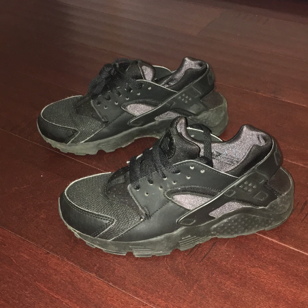 Kids Nike Run Huarache Sneakers in black