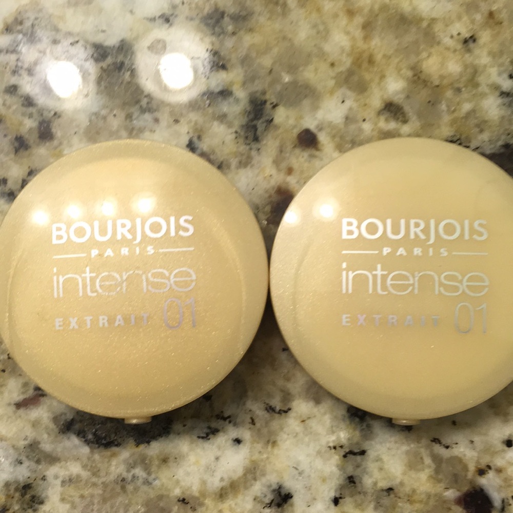 1 for $5 or 2 for $9💛Bourjois gold eyeshadow - Picture 2 of 4