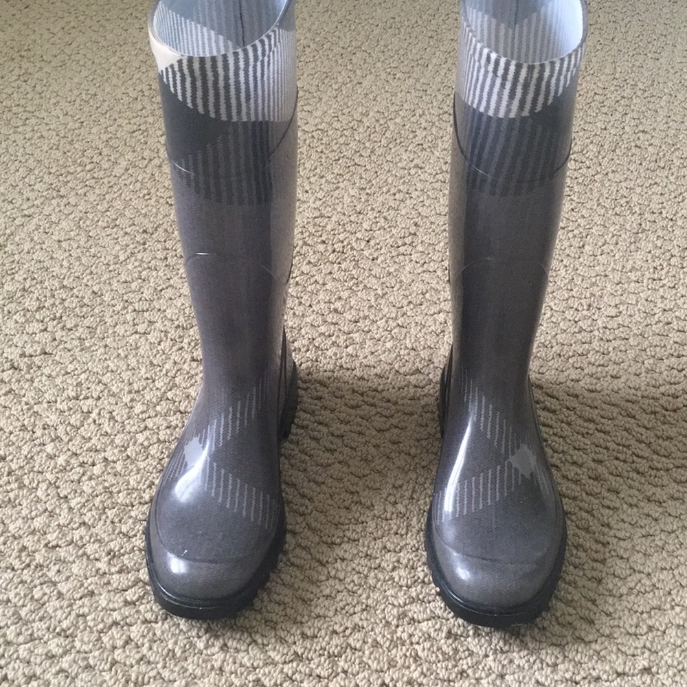 Tall Burberry rain boots in gray