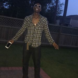 Meet your Posher, Dominique