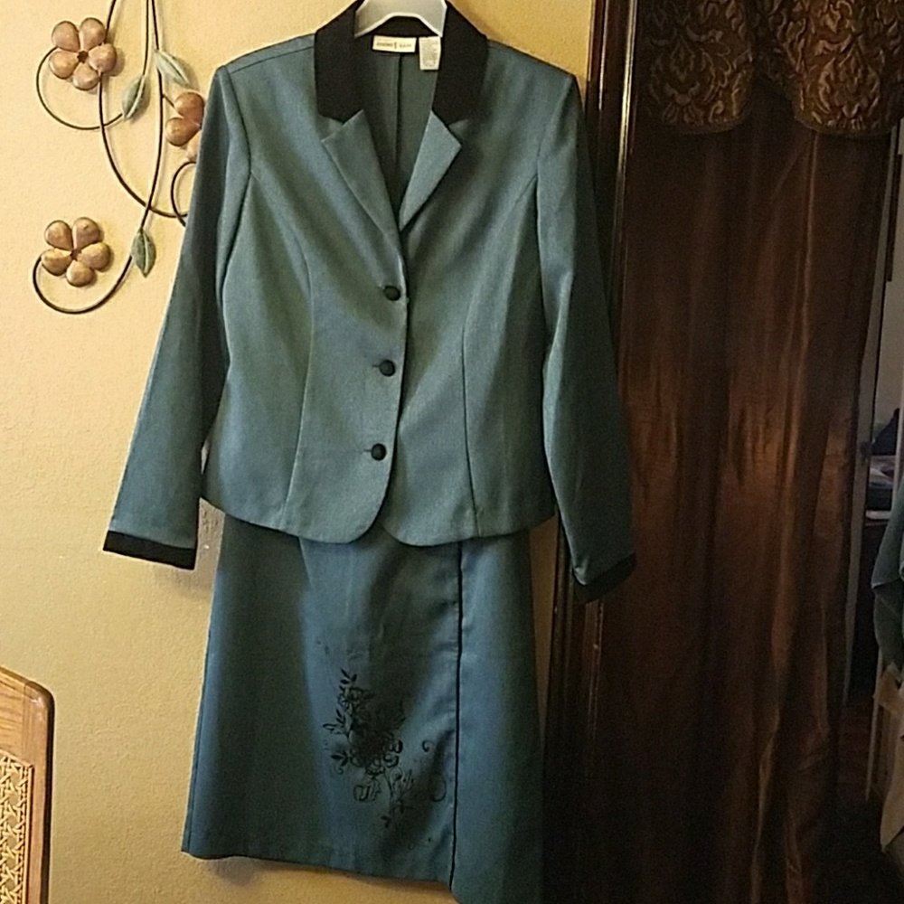 Beautiful suit dark green and black