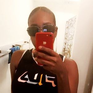 Meet your Posher, Sierra