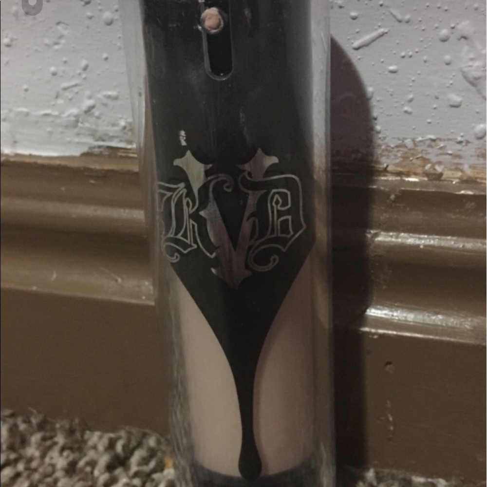KVD Lock It Foundation- Light