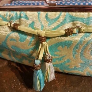 *sold* Super cute clasp clutch