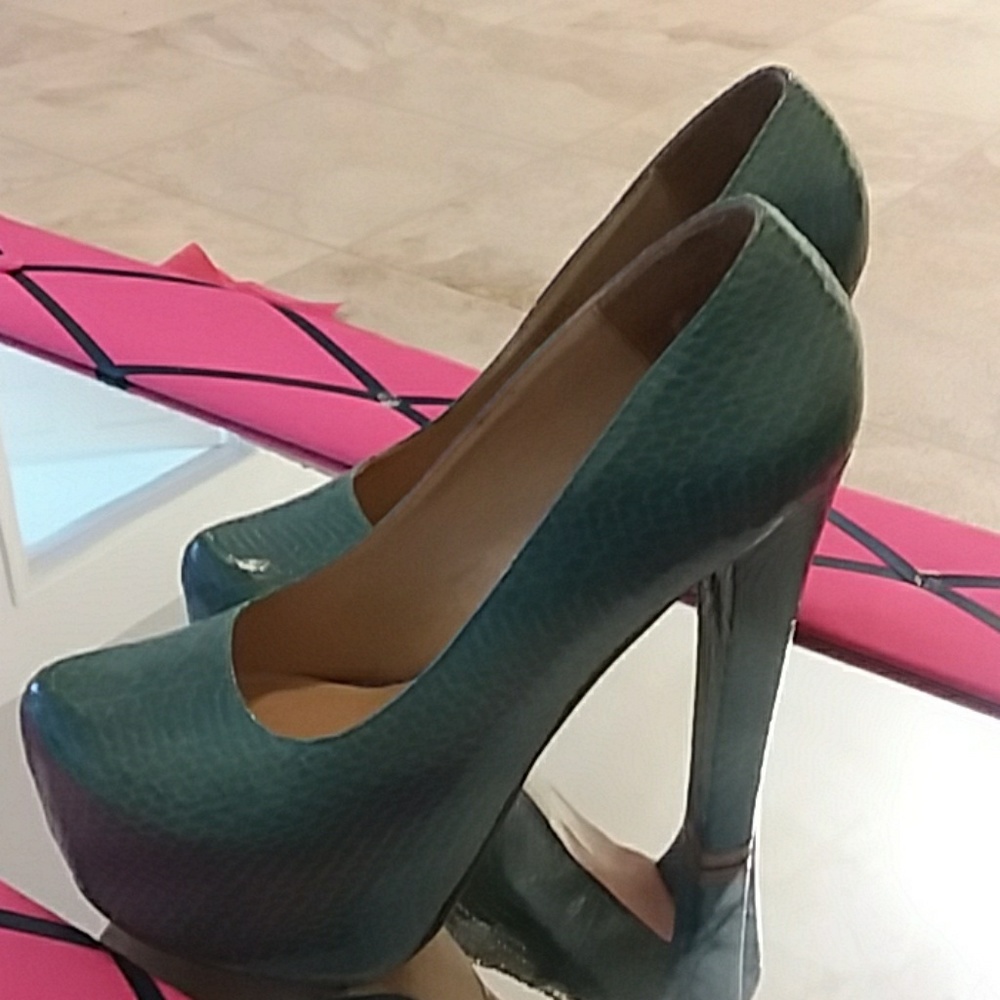 Shoes - Picture 2 of 3