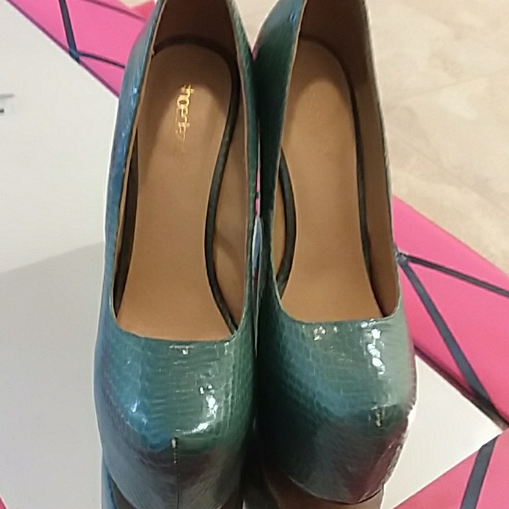 Shoes - Picture 3 of 3
