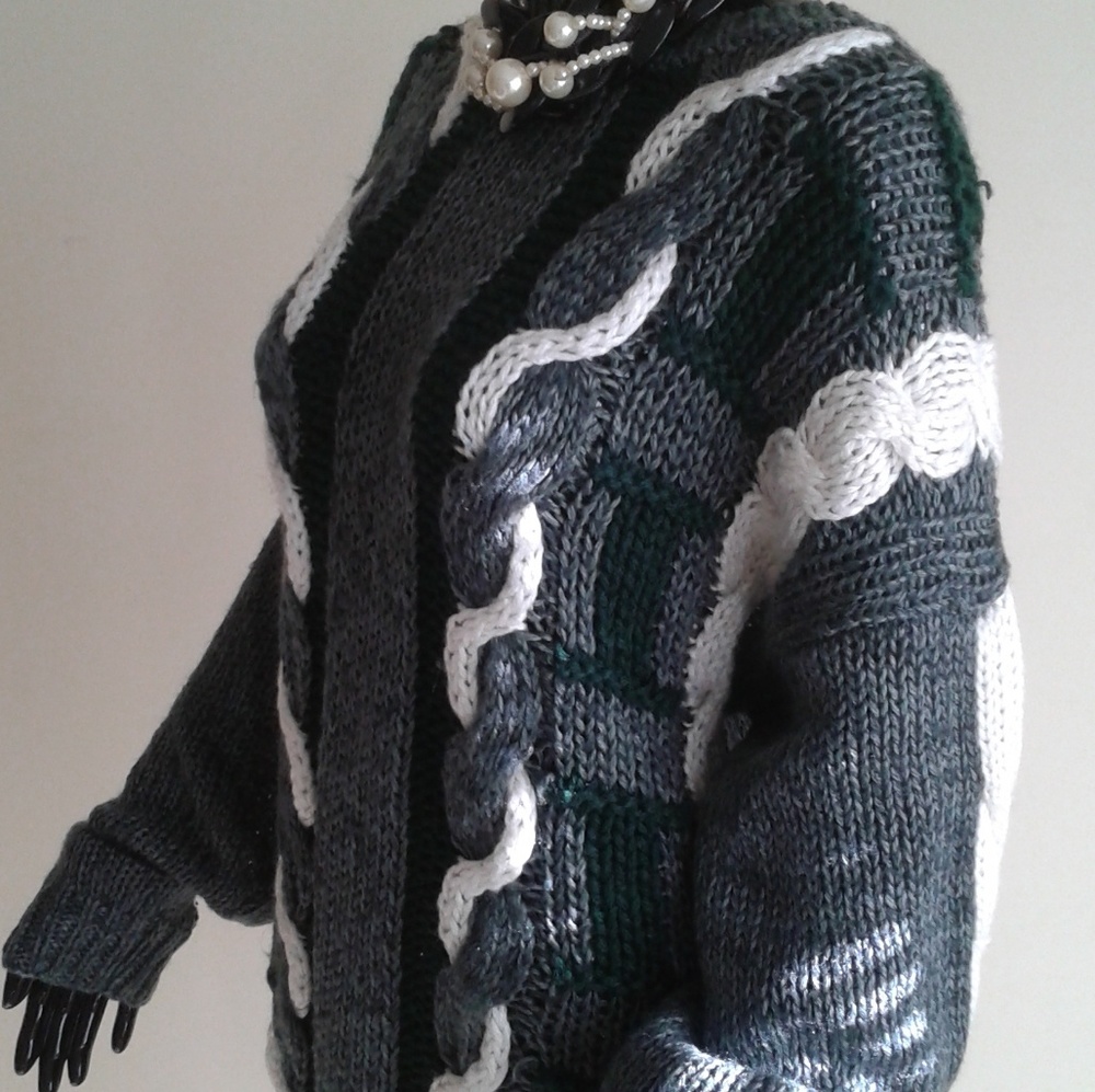 Sweater - Picture 5 of 8