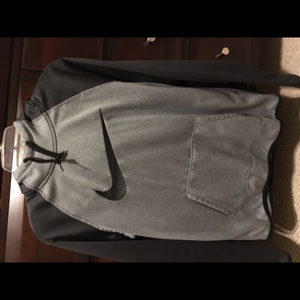 nike therma-fit hoodie