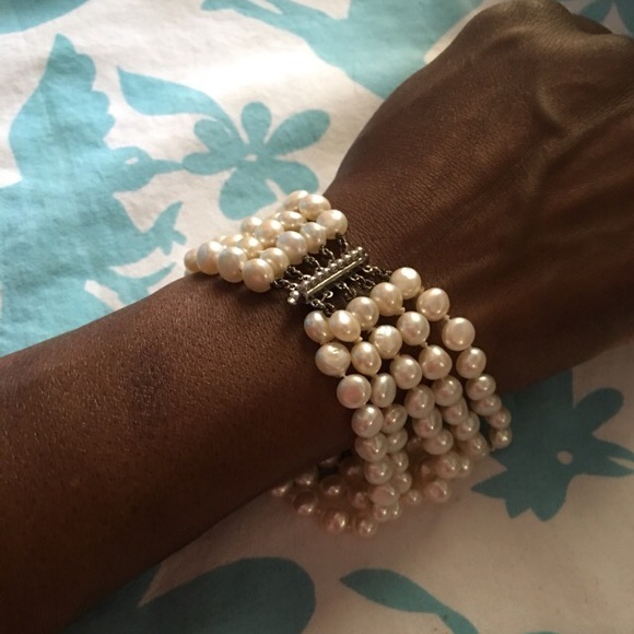 5 Strand Oyster Pearl Bracelet - Picture 1 of 3