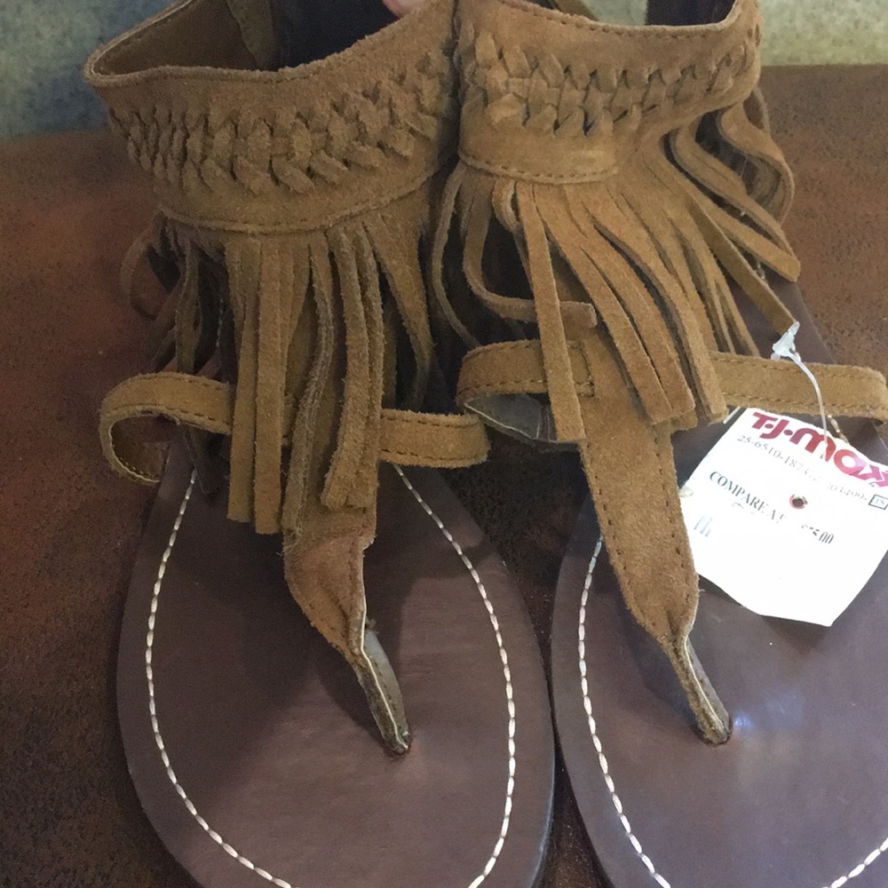 Minnetonka fringe strappy sandals - NWT - size 7