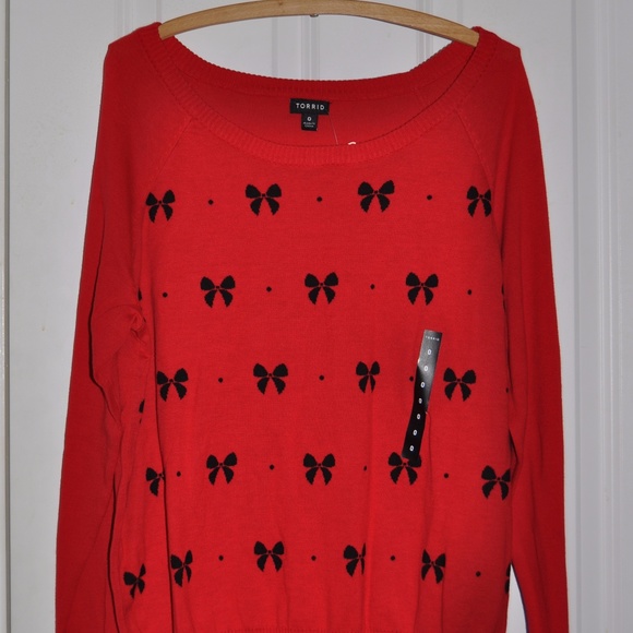 New TORRID Red Bow Print Pullover Sweater Top NWT - Picture 7 of 8