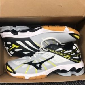 womens mizuno wave lightening z volleyball shoes