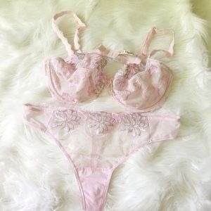 Chantelle Mesh Lace Underwire Full Cup Bra & Thong