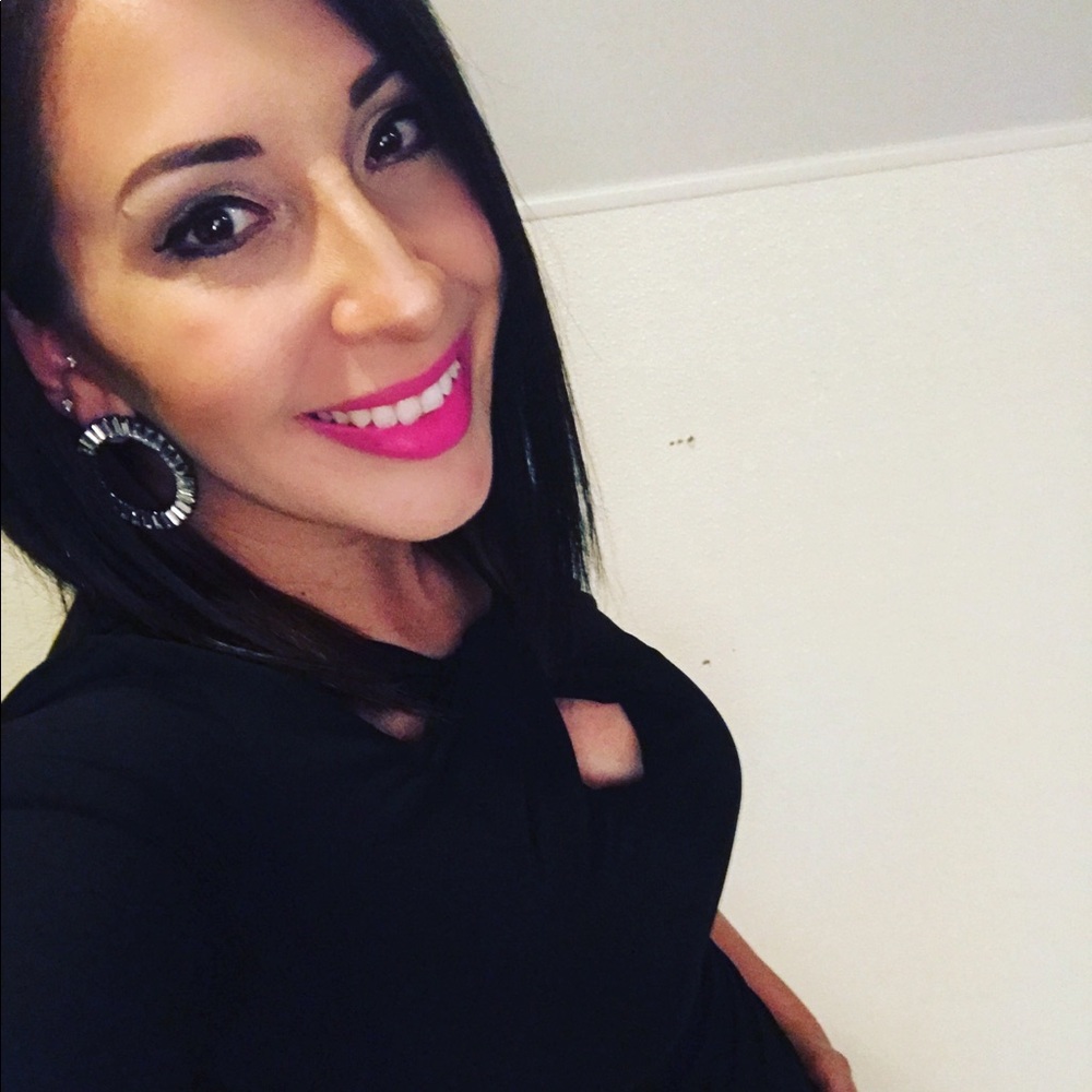 Meet your Posher, Valeria