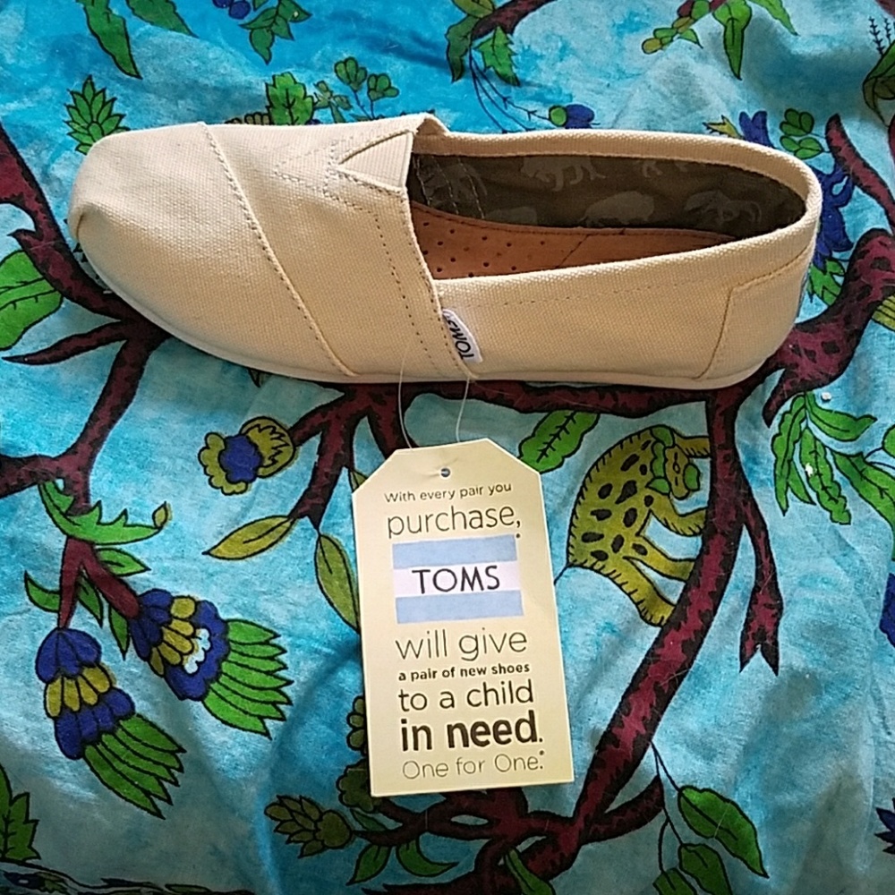 NWT Classic Natural Canvas TOMS