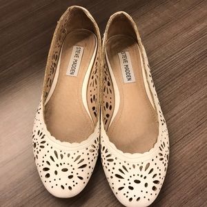 Steve Madden white flats